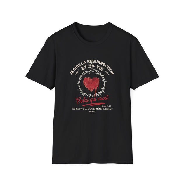 T-shirt noir pour femme avec un motif de cœur entouré d'une couronne d'épines et texte religieux.