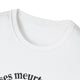 T-shirt blanc pour femme avec un col rond côtelé et une inscription noire sur la poitrine.
