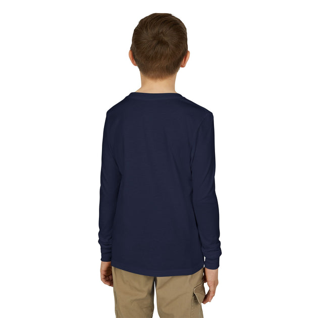 Vue de dos d'un enfant portant un t-shirt bleu marine à manches longues.