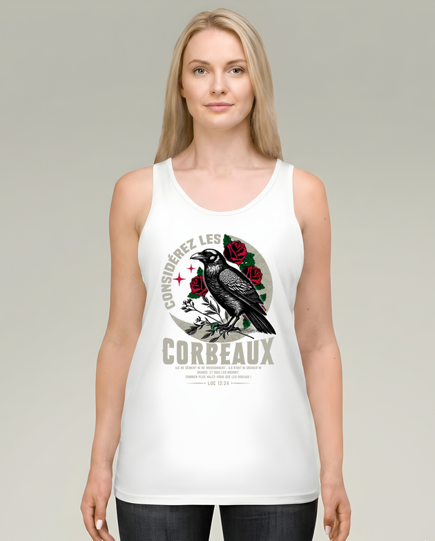 Débardeur blanc femme avec corbeau, roses et verset Luc 12:24. Style vintage et chrétien.