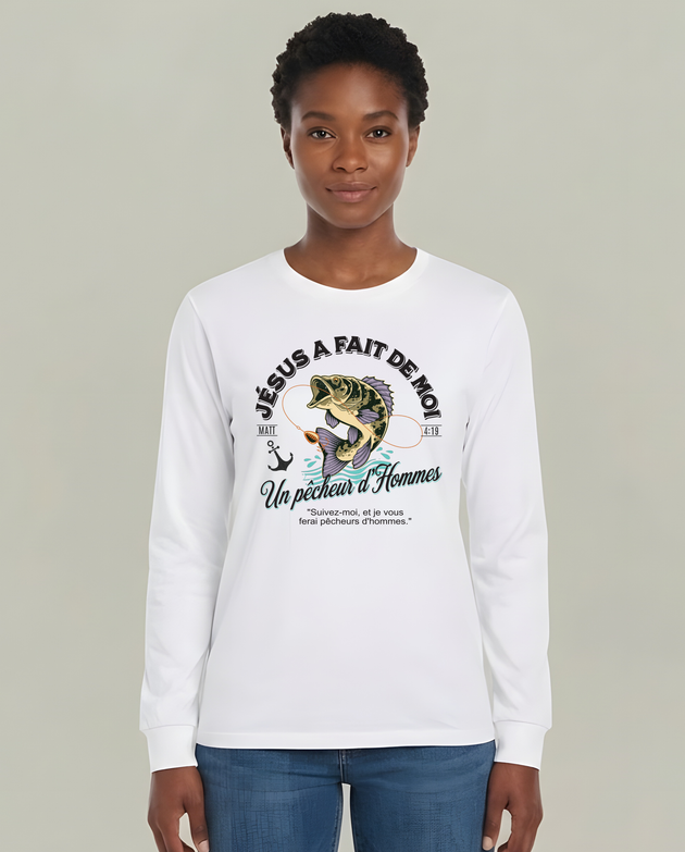 T-shirt blanc à manches longues pour femme avec illustration de poisson et texte chrétien.