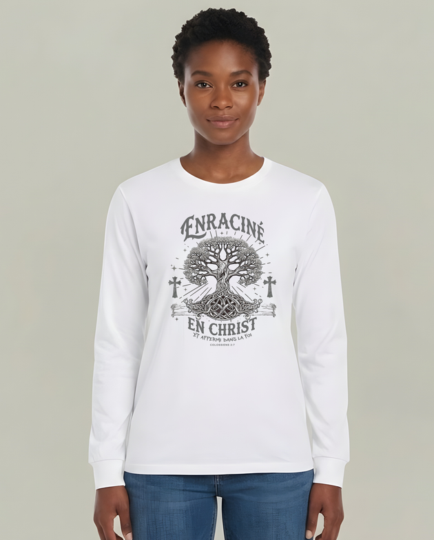 T-shirt blanc manches longues femme avec motif arbre et texte Enraciné en Christ.