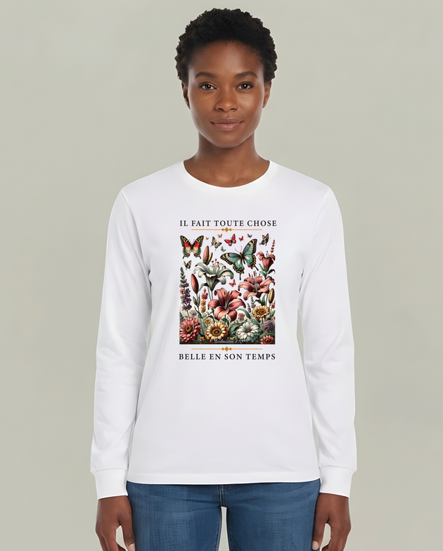T-shirt blanc manches longues femme avec fleurs, papillons et texte biblique en français.