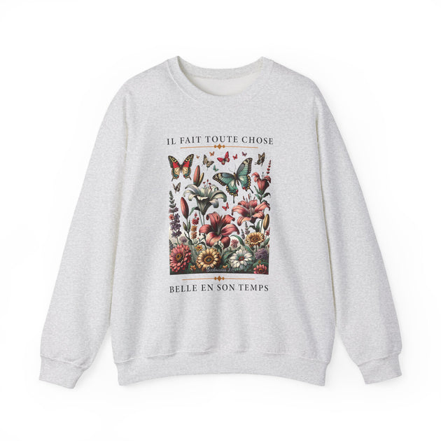 Sweat-shirt gris chiné avec une illustration florale et des papillons et le texte en français.