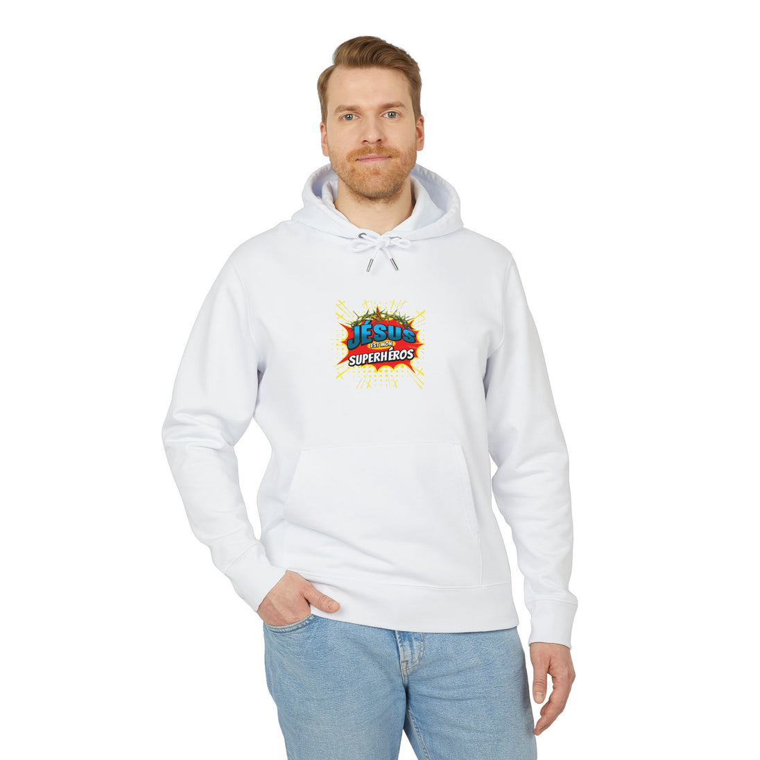 Sweat à capuche blanc pour homme avec logo 'Jésus est mon Superhéros' et jean bleu.