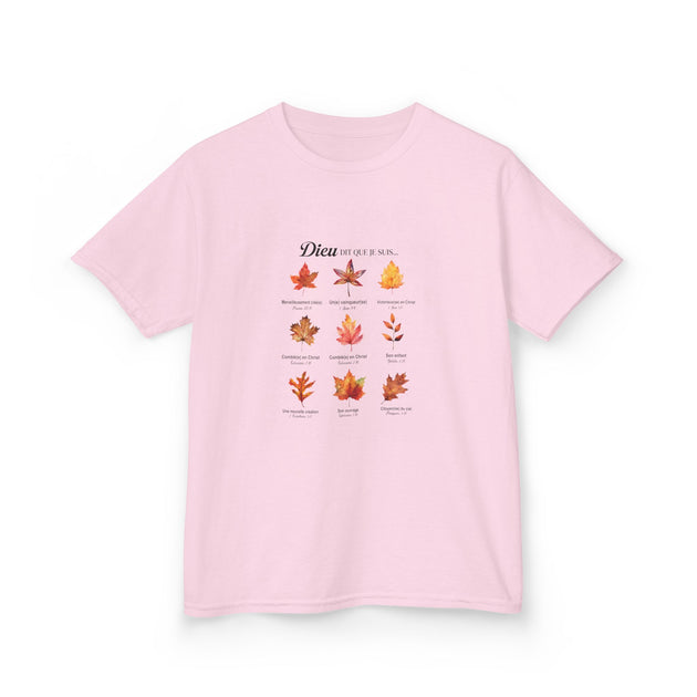 T-shirt rose pour enfant orné d'un motif de feuilles et de textes bibliques en français.