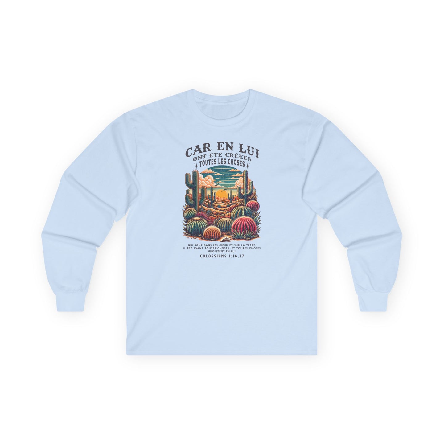 T-shirt bleu clair à manches longues avec une illustration de cactus et un texte biblique.