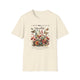 T-shirt beige en coton avec un imprimé floral, des papillons et un verset biblique en français.