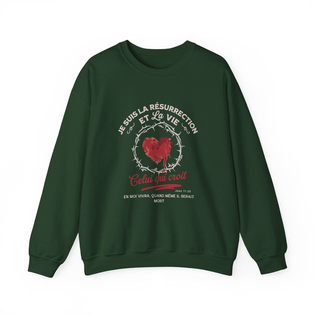 Sweat-shirt vert foncé pour femme avec un motif de cœur couronné d'épines et un texte religieux.