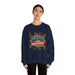 Une femme porte un sweatshirt bleu marine avec l'inscription Jésus est mon superhéros.