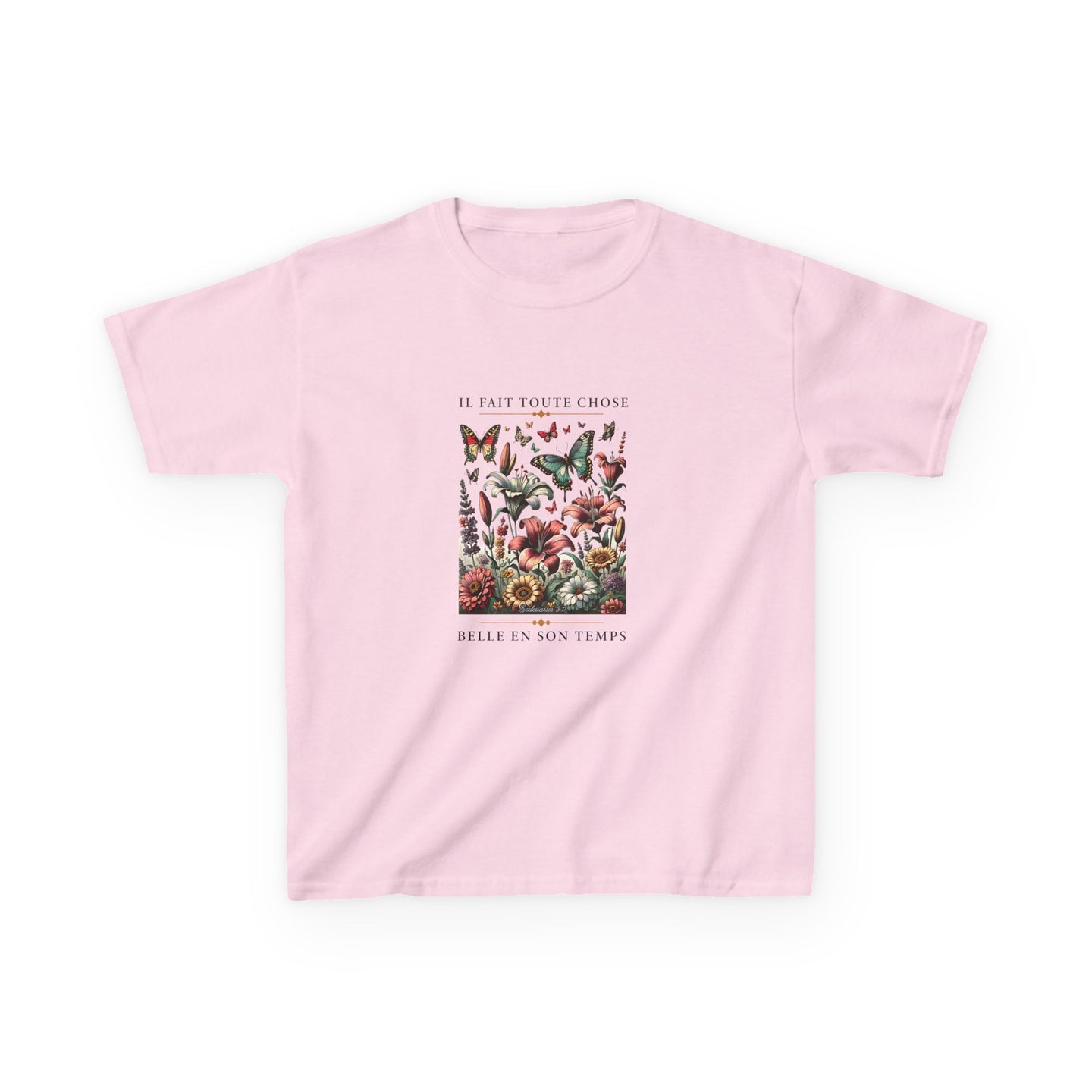 T-shirt rose pour enfant orné d'une illustration florale avec des papillons et un texte inspirant.