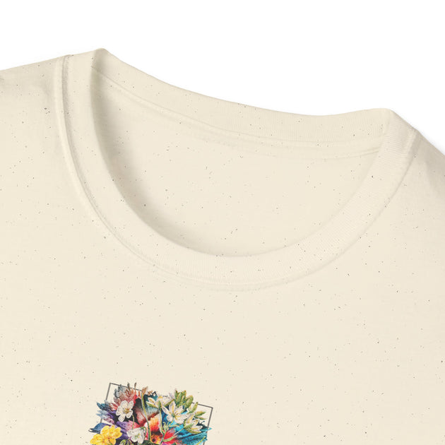 T-shirt femme en coton chiné crème avec un motif floral coloré sur la poitrine.