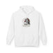 Sweat à capuche blanc pour femme avec une illustration de corbeau et de roses sur la poitrine.