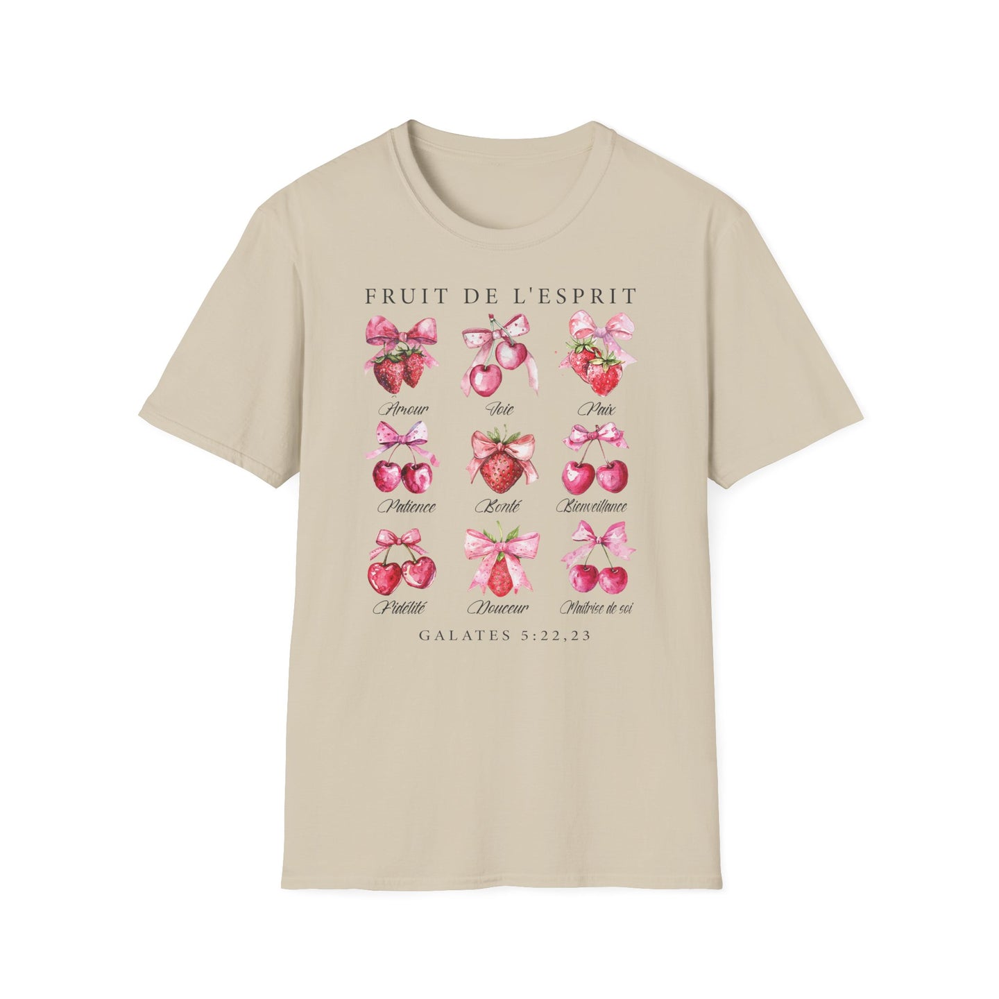 T-shirt beige pour femme orné d'illustrations aquarelles de fruits et de rubans roses.