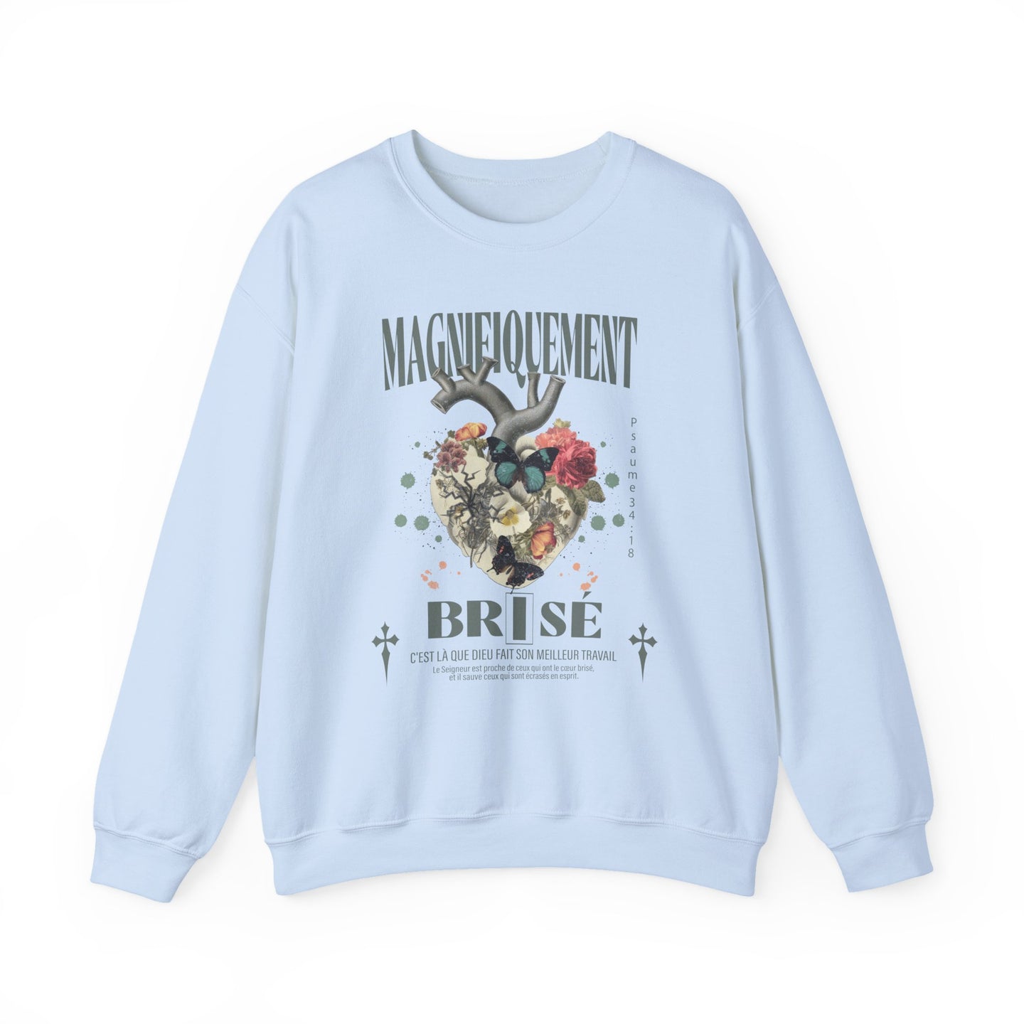 Sweat-shirt bleu clair à col rond avec une illustration de cœur floral et un texte religieux.