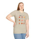 Une femme porte un t-shirt beige orné de neuf feuilles colorées et de textes bibliques en français.