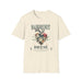 T-shirt beige à manches courtes avec un motif floral en forme de cœur et des inscriptions.