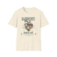 T-shirt beige à manches courtes avec un motif floral en forme de cœur et des inscriptions.