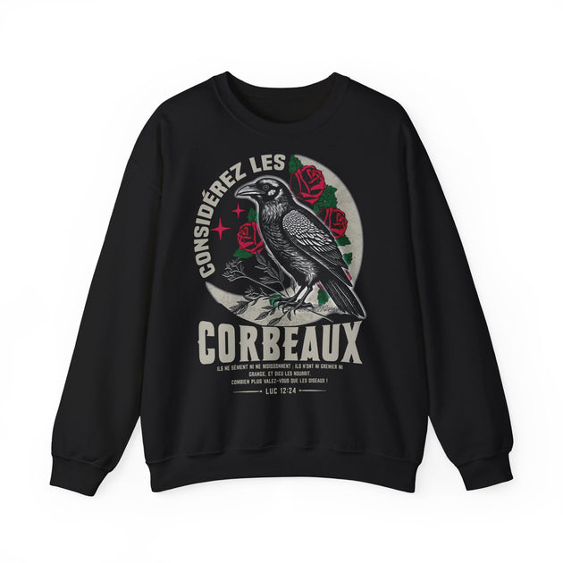 Sweat-shirt noir avec une illustration de corbeau, de roses et un verset biblique.
