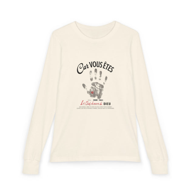 T-shirt à manches longues beige pour enfant avec une empreinte de main et un texte religieux.