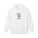 Sweat à capuche blanc avec un motif floral en forme de cœur et une inscription religieuse.