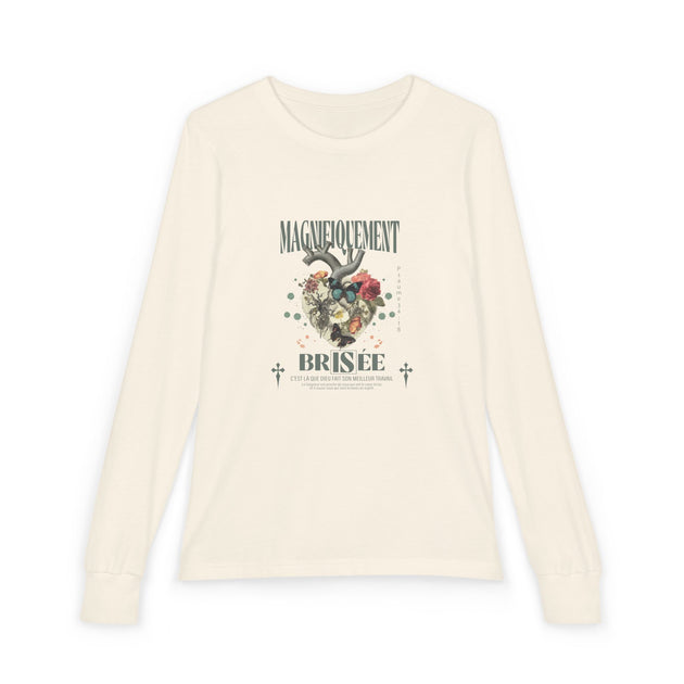 T-shirt à manches longues beige pour enfant avec un motif de cœur floral et un texte chrétien.