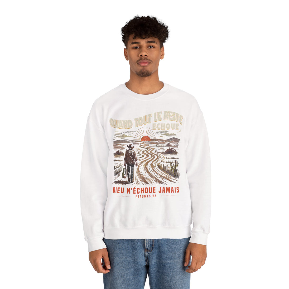 Sweatshirt blanc pour homme avec illustration d'un voyageur et message de foi en français.