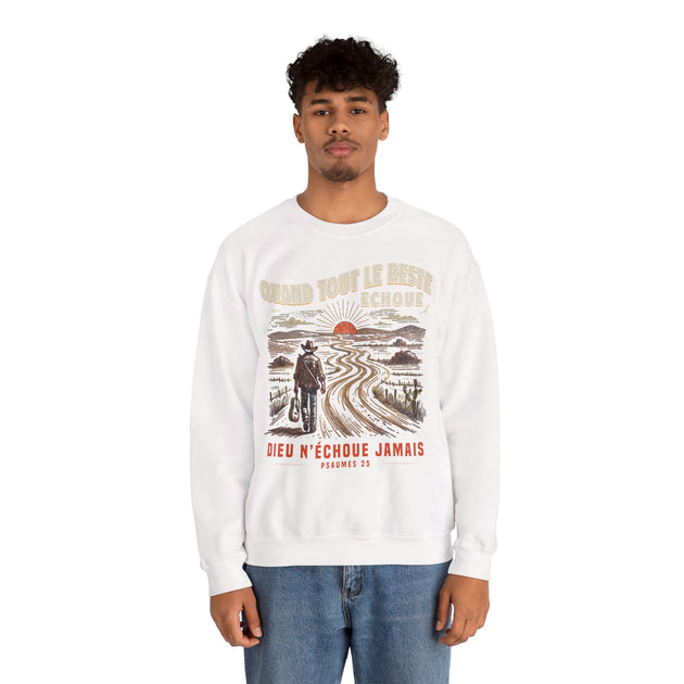 Sweatshirt blanc pour homme avec illustration d'un voyageur et message de foi en français.