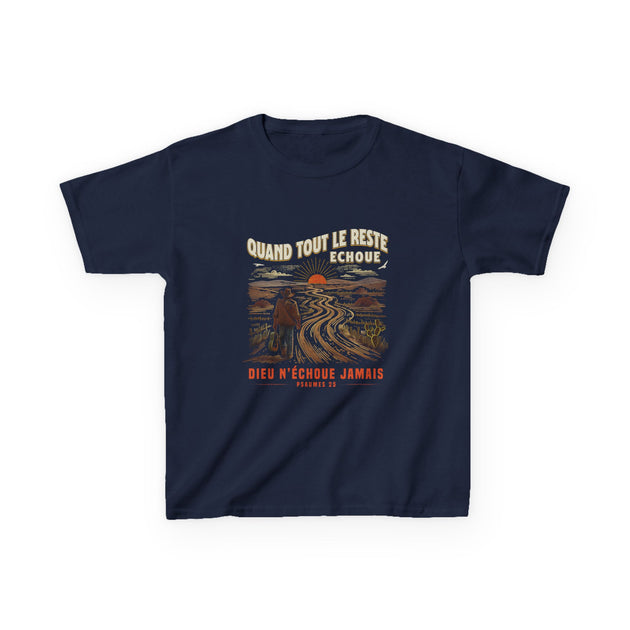 T-shirt bleu marine pour enfant avec une illustration rétro d'un voyageur et un message religieux.