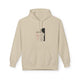 Sweat à capuche beige pour femme avec une illustration religieuse et du texte sur la poitrine.