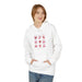 Femme portant un sweat à capuche blanc avec illustrations de fruits et verset Galates 5:22,23.