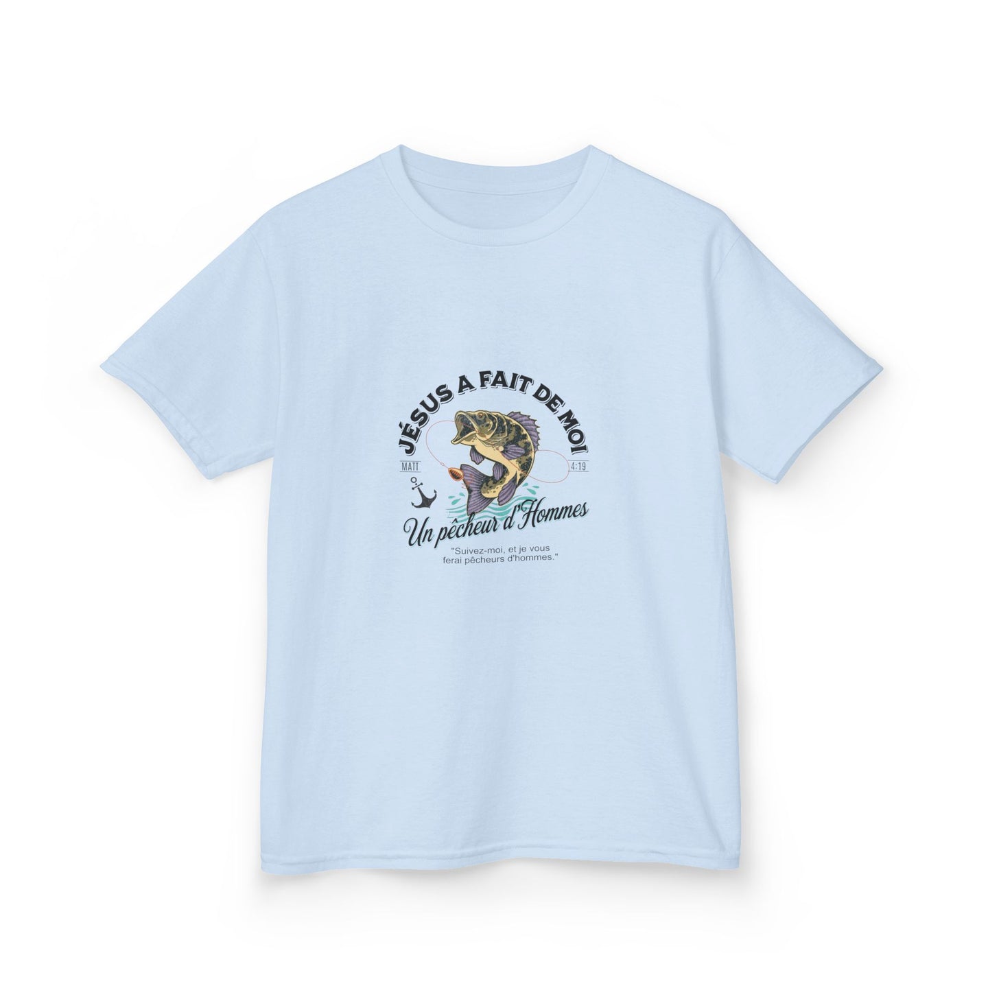 T-shirt bleu clair pour enfant avec une illustration de poisson et un texte religieux en français.