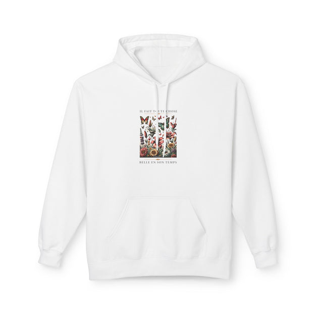 Sweat à capuche blanc avec une illustration florale et papillons et une inscription en français.