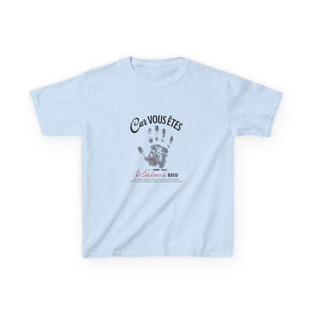 T-shirt bleu clair pour enfant avec une empreinte de main et le texte Car vous êtes le chef-d'œuvre.