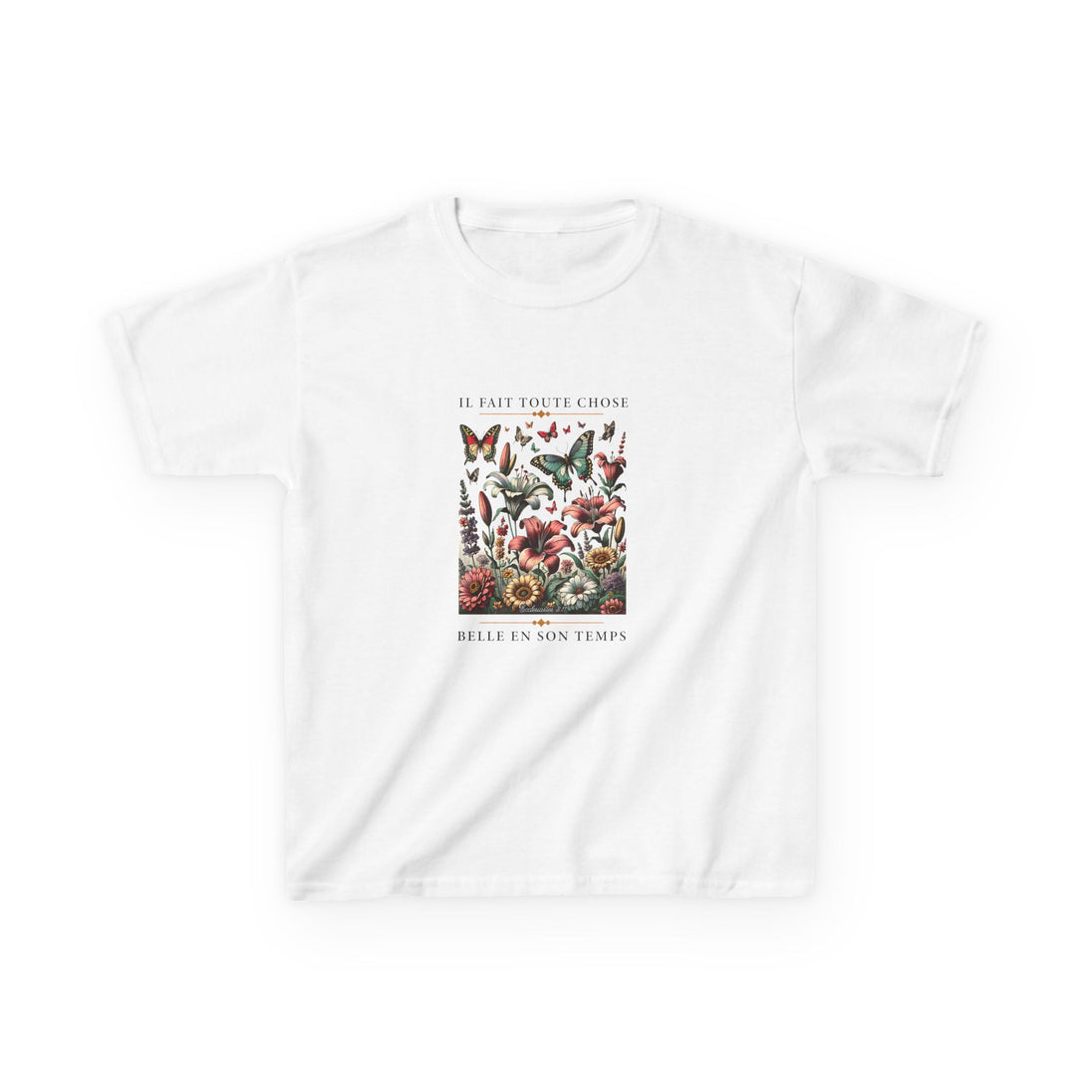 T-shirt blanc pour enfant orné d'une illustration florale avec des papillons et un texte inspirant.