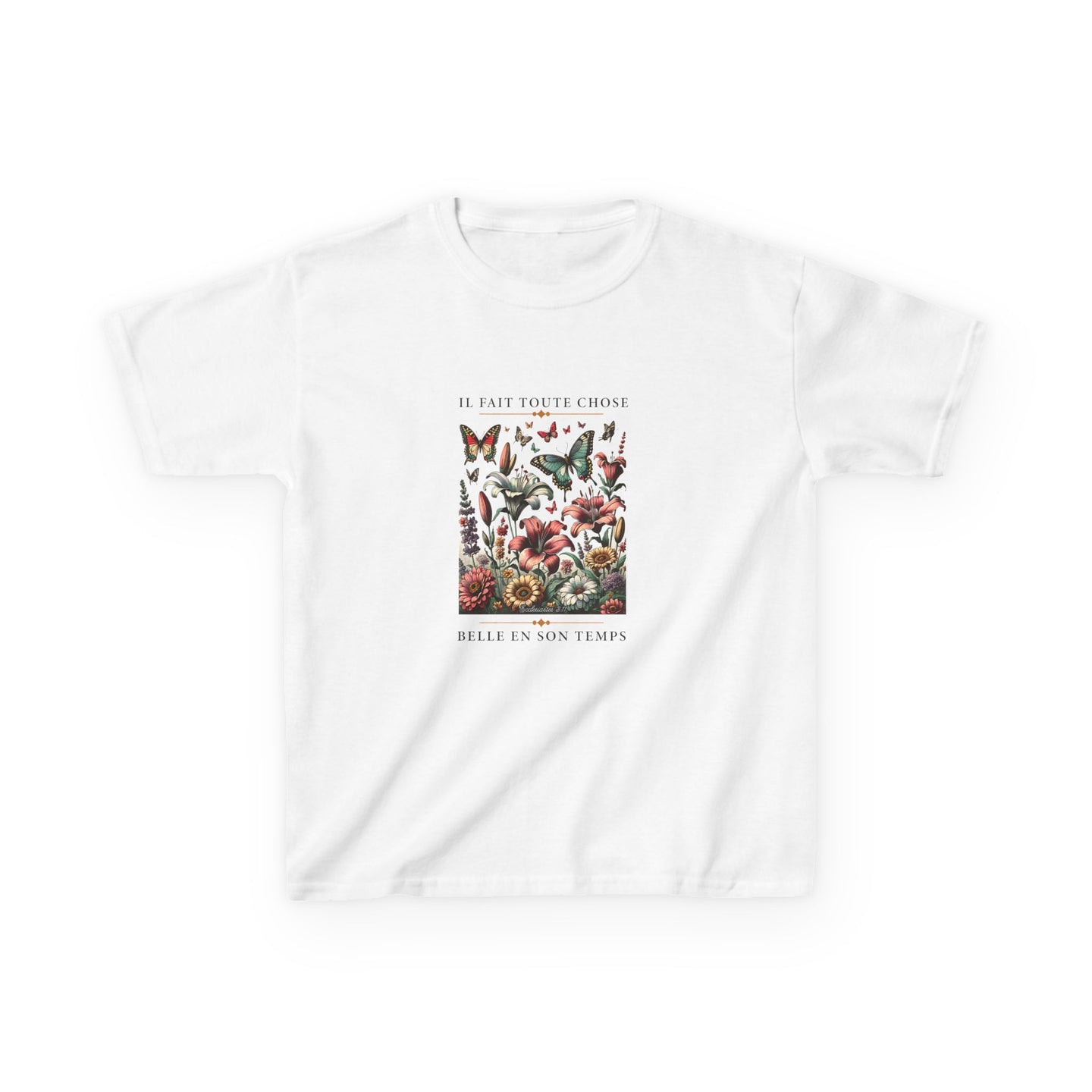 T-shirt blanc pour enfant orné d'une illustration florale avec des papillons et un texte inspirant.