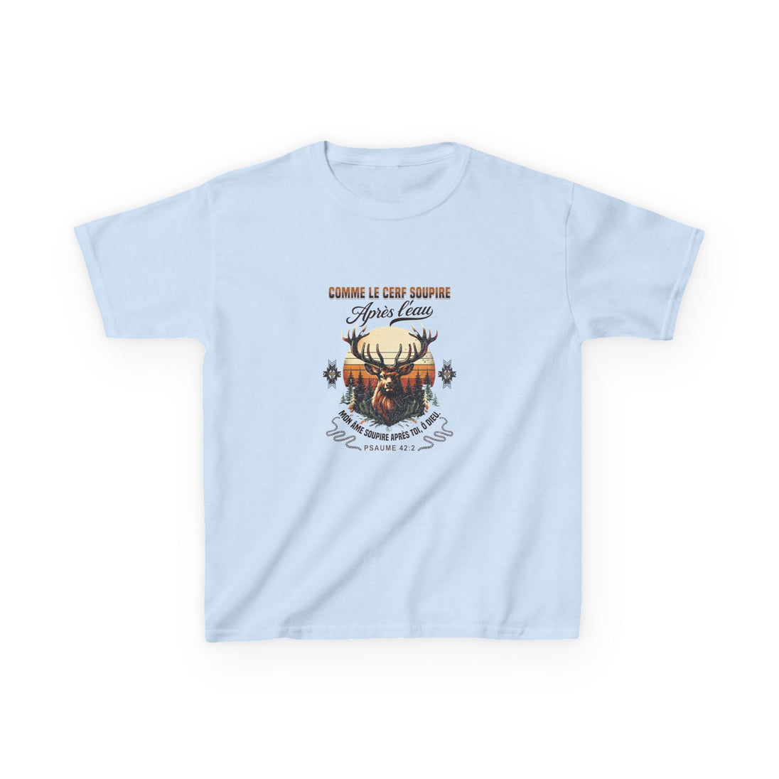 T-shirt bleu clair pour enfant avec une illustration de cerf et le texte Comme le cerf soupire.