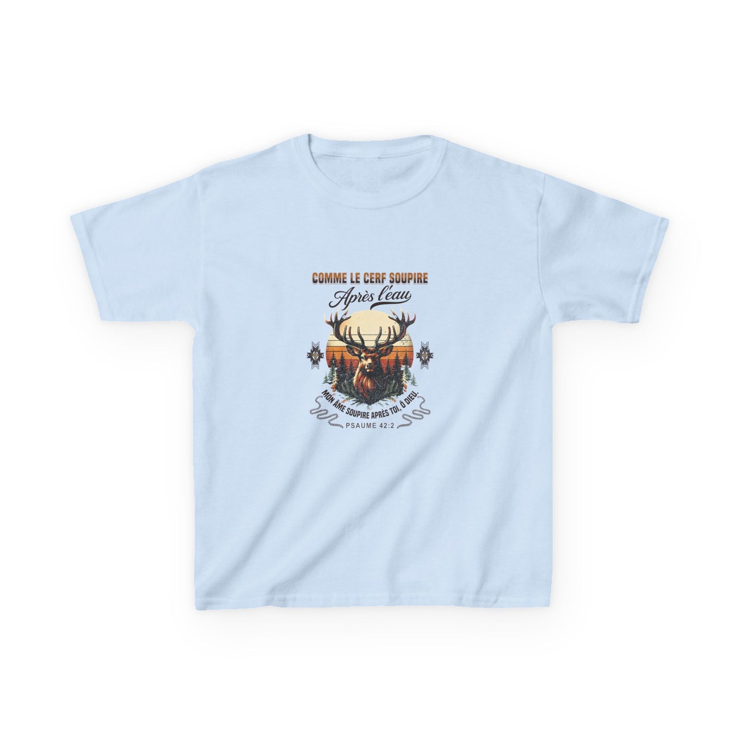 T-shirt bleu clair pour enfant avec une illustration de cerf et le texte Comme le cerf soupire.