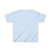 T-shirt pour enfant de couleur bleu clair, présenté de dos sur un fond blanc.