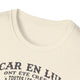 T-shirt beige chiné à col rond avec une inscription noire sur la poitrine.