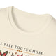 T-shirt beige chiné avec l'inscription Il fait toute chose et des motifs de papillons.