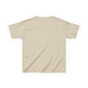 T-shirt pour enfant de couleur beige, présenté de dos sur un fond blanc.