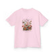 T-shirt rose pour enfant avec un imprimé floral vintage et une inscription religieuse.