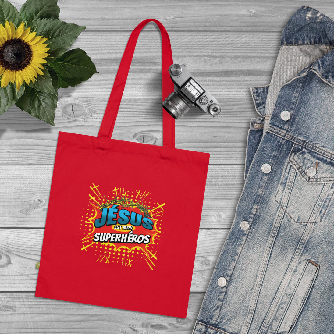 Tote bag rouge en coton biologique avec l'inscription Jésus est mon superhéros style comics.