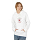 Une femme porte un sweat à capuche blanc avec un motif de cœur entouré d'épines et du texte.