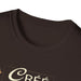 T-shirt marron à col rond pour femme avec une inscription imprimée sur le devant.