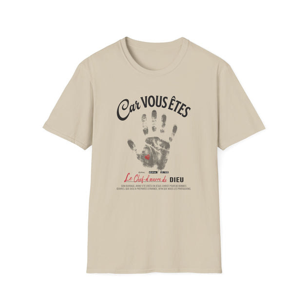 T-shirt beige pour femme avec une empreinte de main et le texte biblique Éphésiens 2:10.