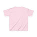 T-shirt pour enfant de couleur rose clair, présenté de dos sur un fond blanc uni.