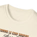 T-shirt beige chiné à col rond avec l'inscription Comme le cerf soupire imprimée en brun.