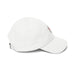 Casquette blanche en coton avec une broderie rouge et noire sur le côté.